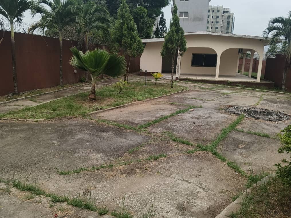 Location d’une villa de 300m² à usage de bureaux