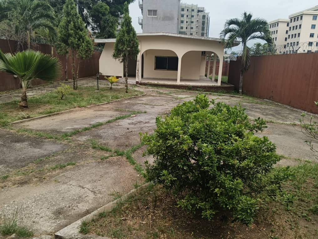 Location d’une villa de 300m² à usage de bureaux