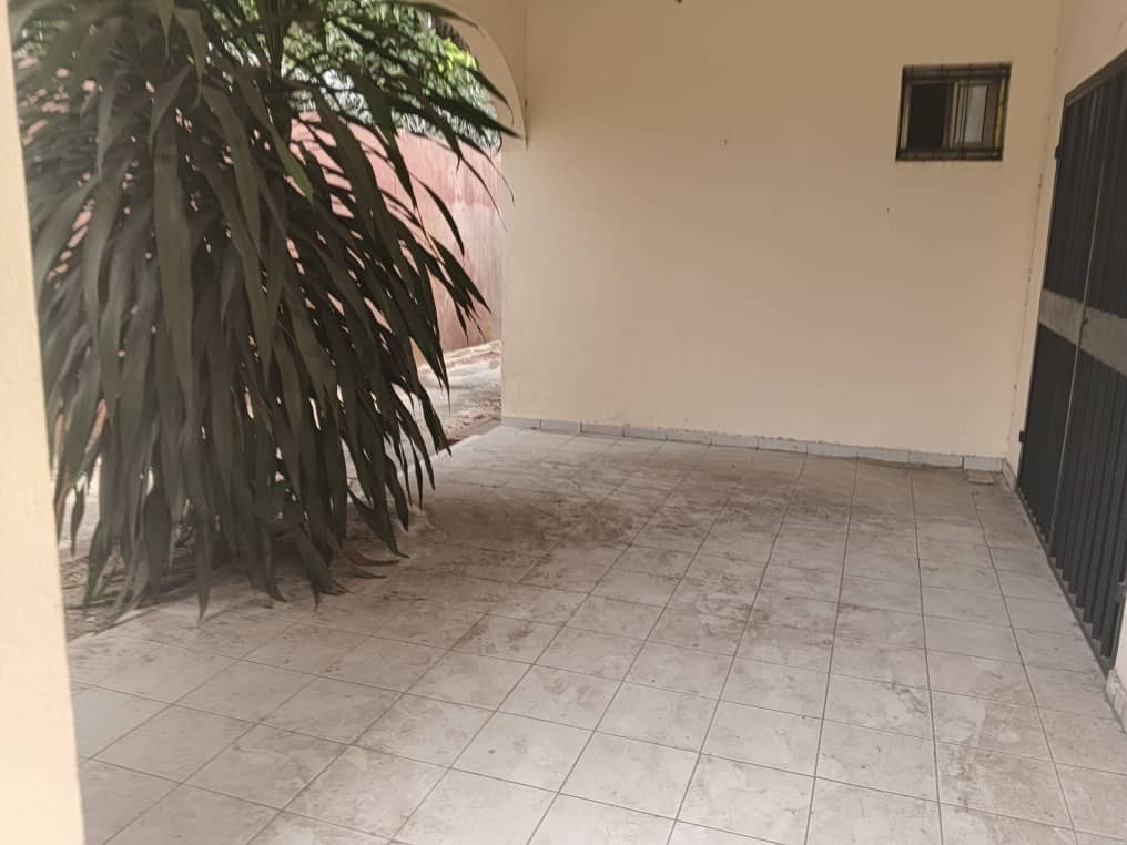 Location d’une villa de 300m² à usage de bureaux