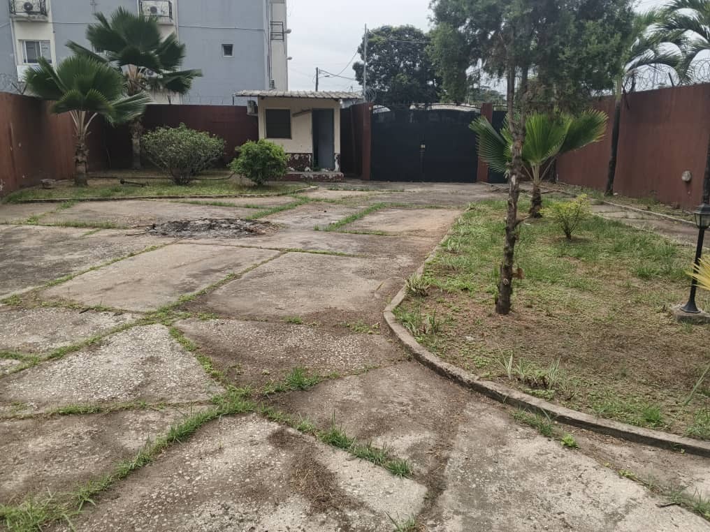Location d’une villa de 300m² à usage de bureaux
