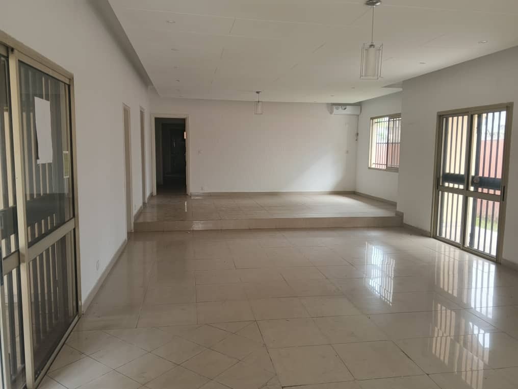 Location d’une villa de 300m² à usage de bureaux
