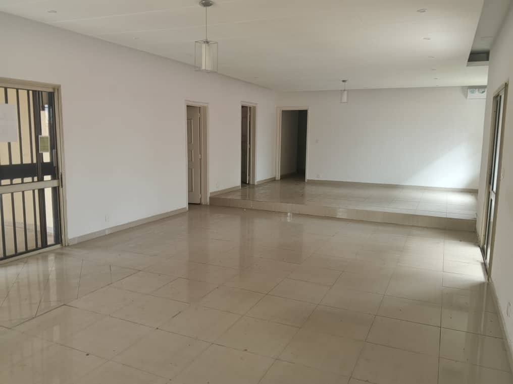 Location d’une villa de 300m² à usage de bureaux