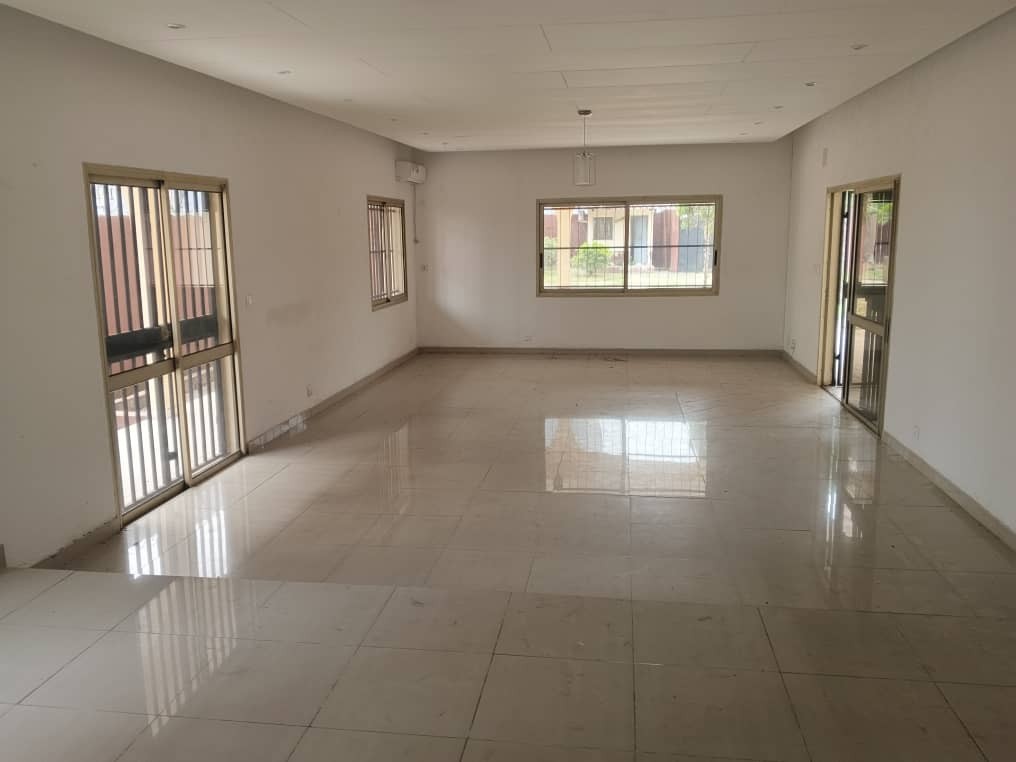 Location d’une villa de 300m² à usage de bureaux