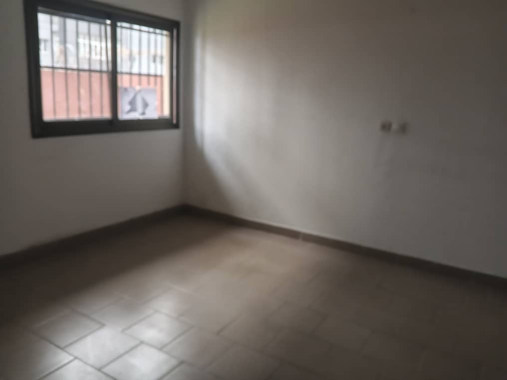 Location d’une villa de 300m² à usage de bureaux
