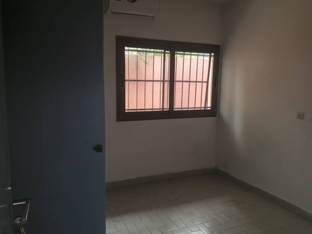 Location d’une villa de 300m² à usage de bureaux