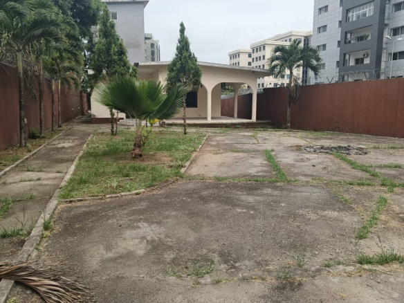 Location d’une villa de 300m² à usage de bureaux