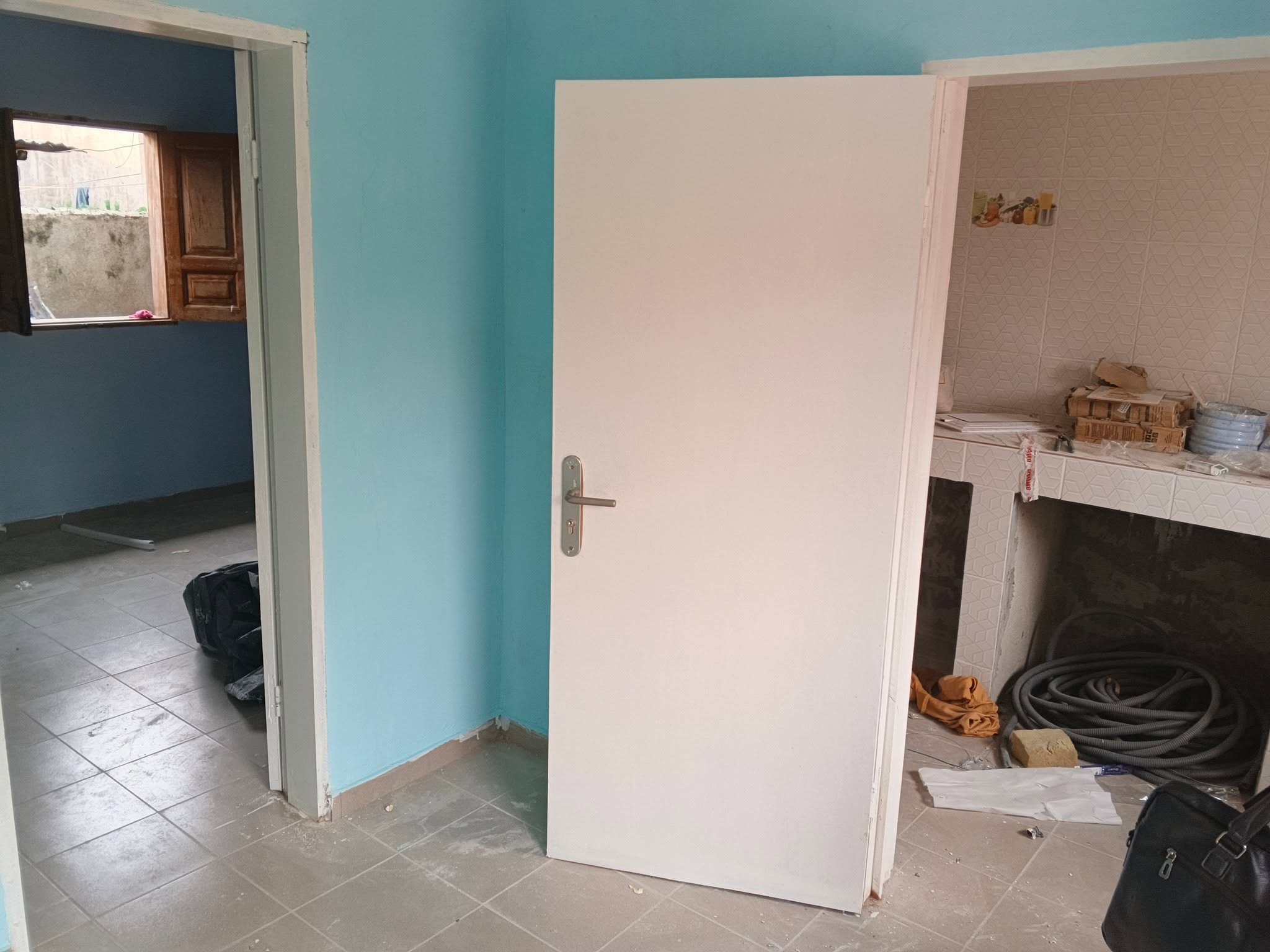 759809906_1467703025392654_4161200036158596165_n Studio à louer première main