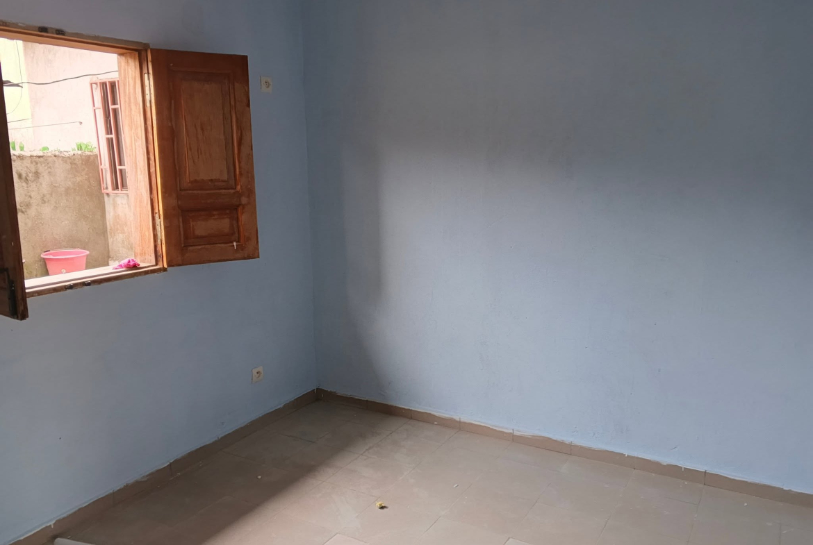 Studio à louer première main