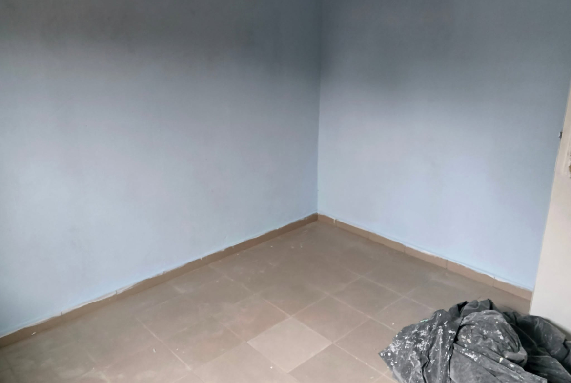 Studio à louer première main