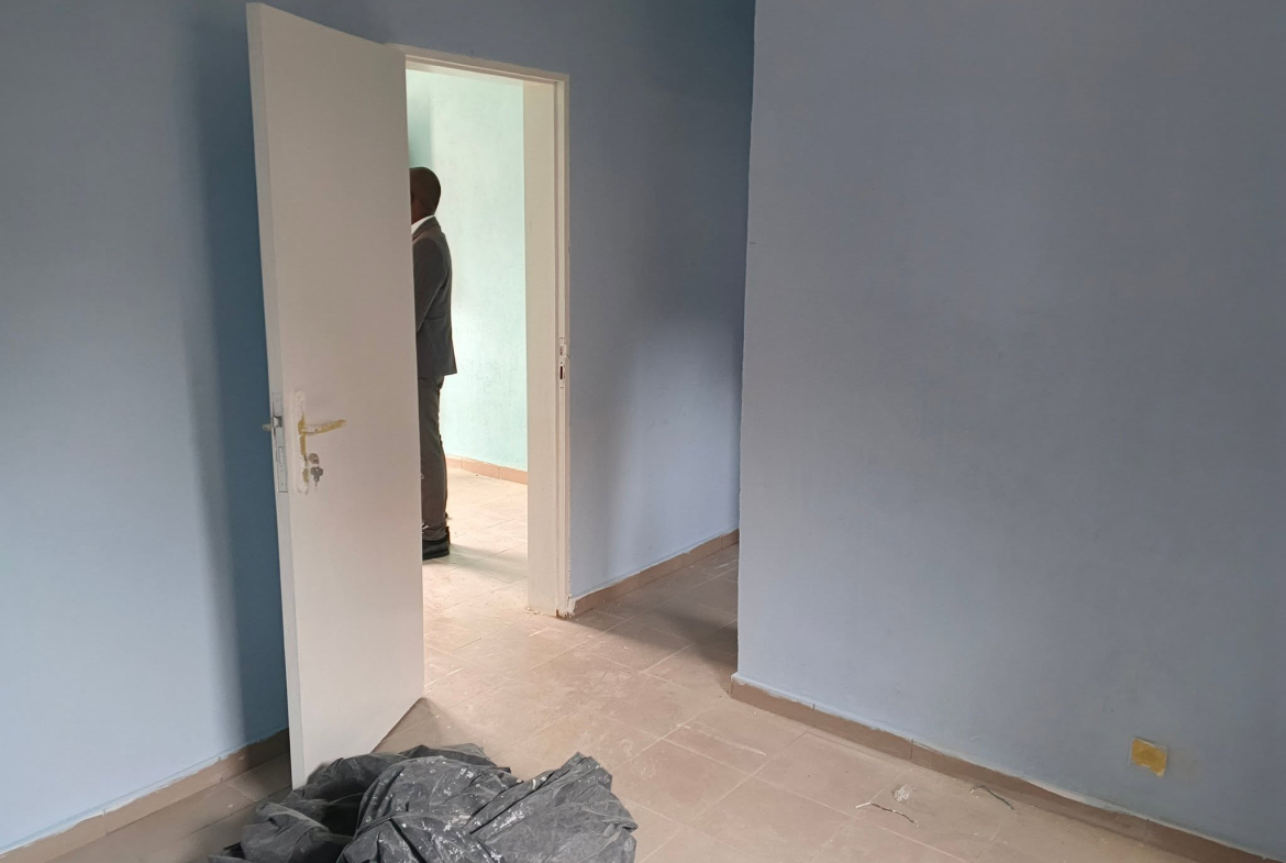 Studio à louer première main